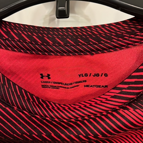 Under armour heat gear tshirt, size YL - Picture 3 of 3